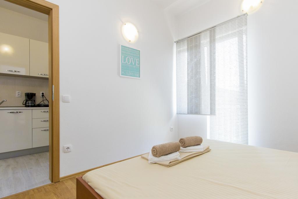 Apartments Zoran Pirovac Extérieur photo