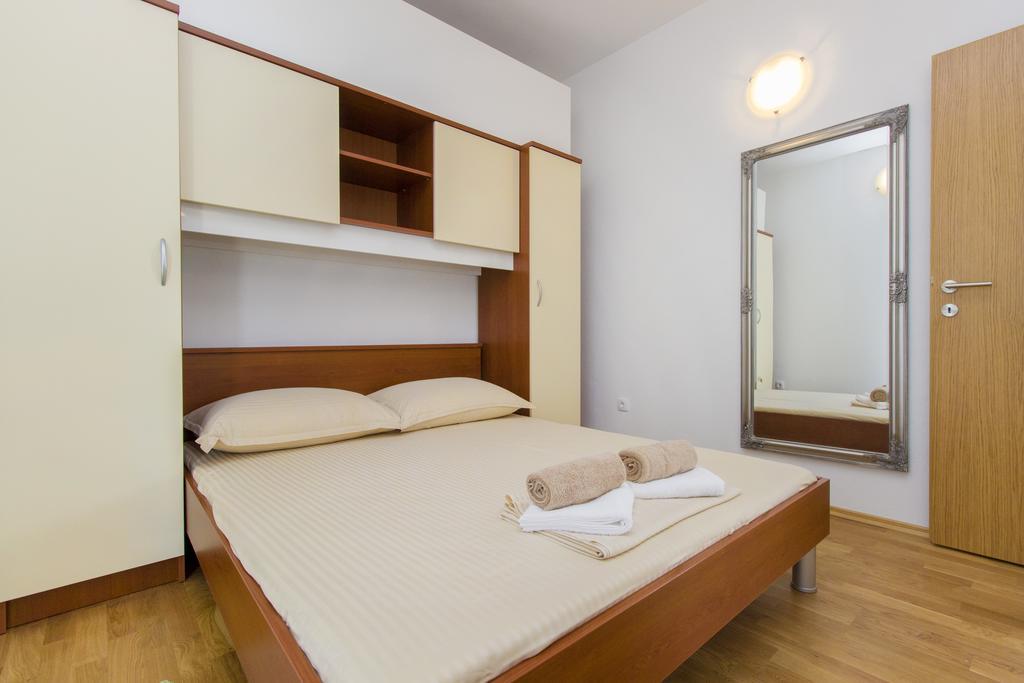 Apartments Zoran Pirovac Extérieur photo