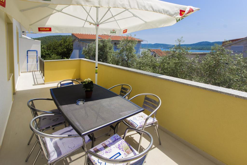 Apartments Zoran Pirovac Extérieur photo