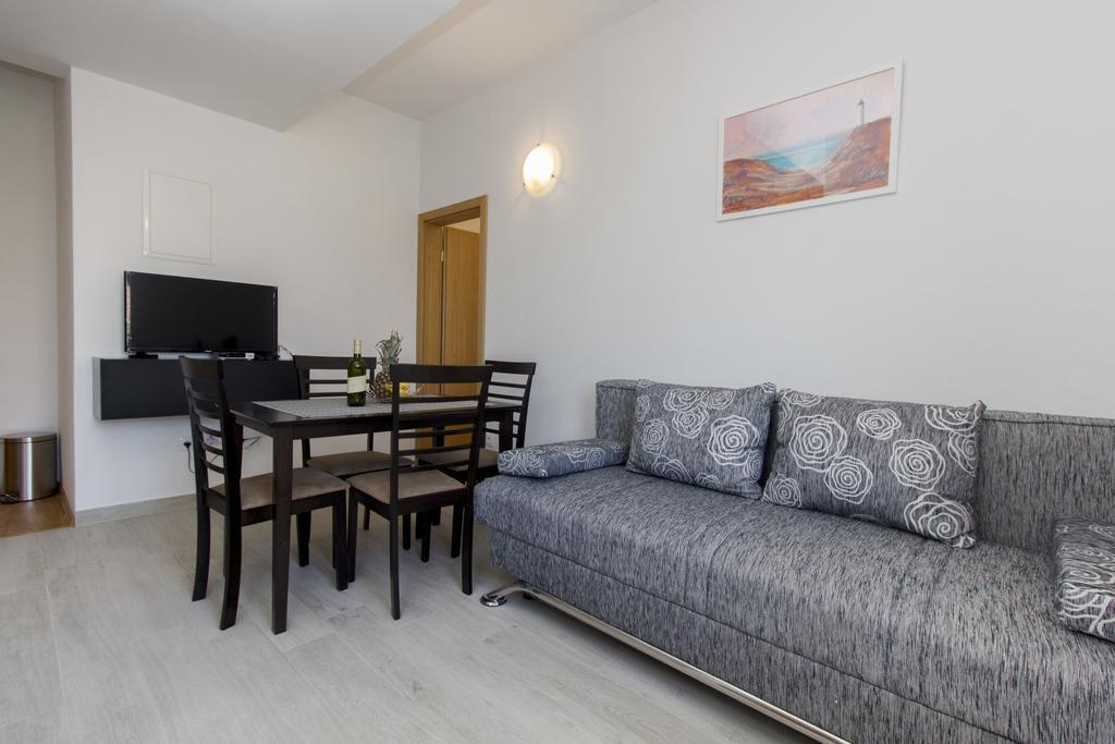 Apartments Zoran Pirovac Extérieur photo