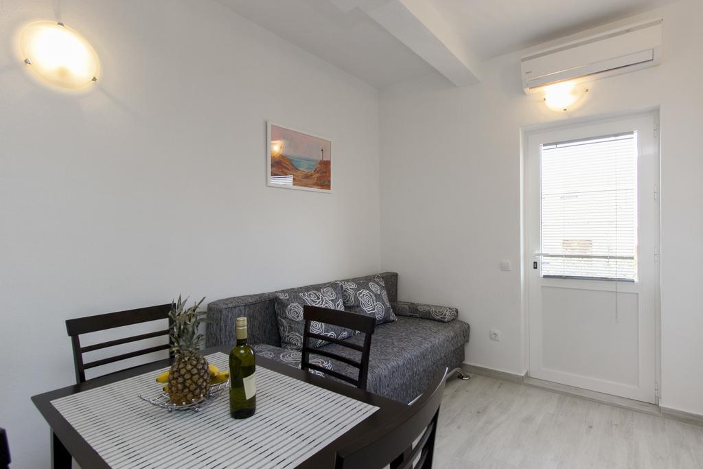 Apartments Zoran Pirovac Extérieur photo