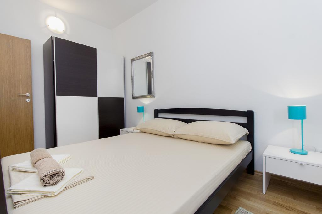 Apartments Zoran Pirovac Extérieur photo