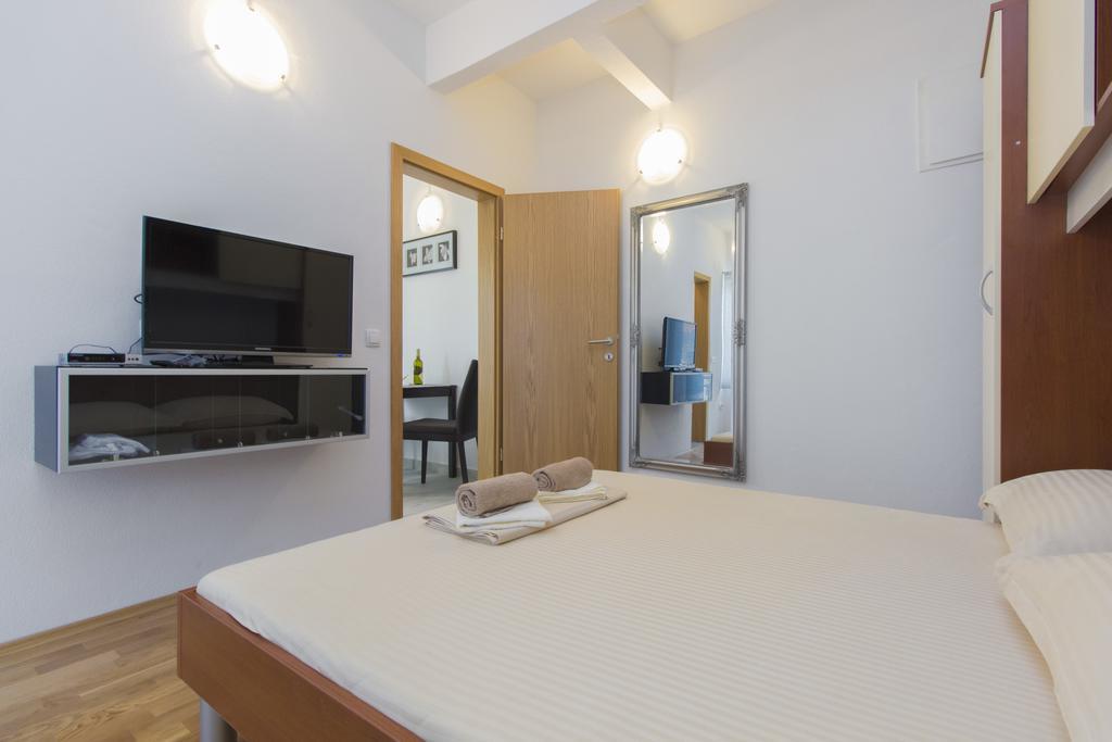 Apartments Zoran Pirovac Extérieur photo