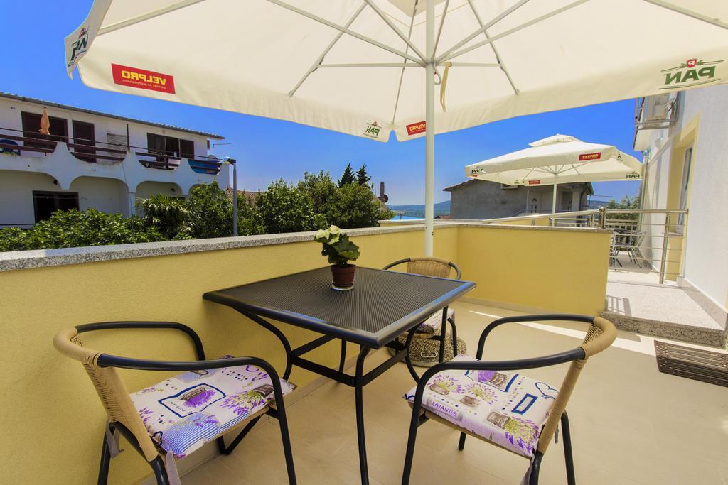 Apartments Zoran Pirovac Extérieur photo